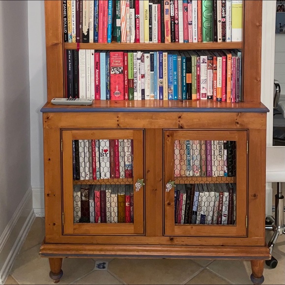 Hutch (custom, hand painted, wooden) - Picture 2 of 3